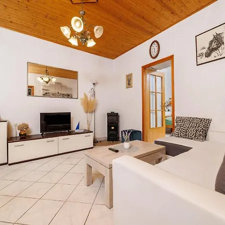 Adorable With Bubble Bath Bribir (Primorje-Gorski Kotar)