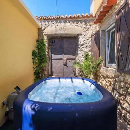 Adorable With Bubble Bath And Outdoor Kitchen * Bribir
