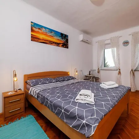 Adorable With Bubble Bath בריביר