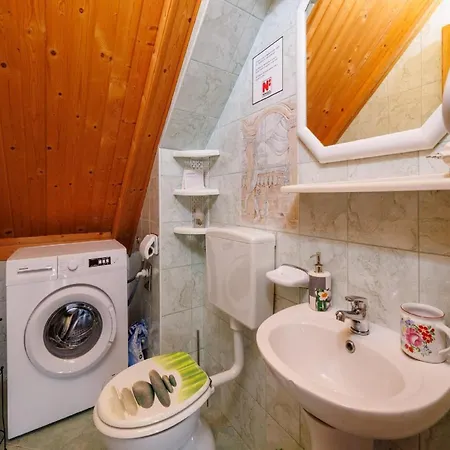 Adorable With Bubble Bath And Outdoor Kitchen *