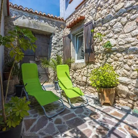 Nyaraló Adorable With Bubble Bath And Outdoor Kitchen