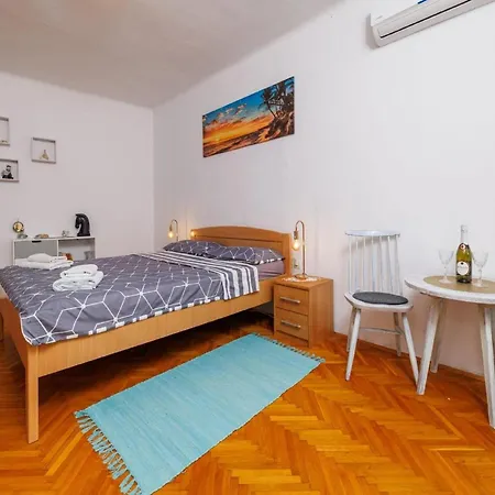 Adorable With Bubble Bath And Outdoor Kitchen Nyaraló Bribir